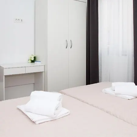 Apartments Four Stars 公寓