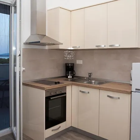 Apartments Four Stars 公寓 *