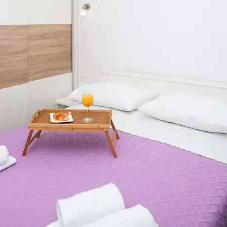 Apartments Four Stars 斯维蒂佩塔