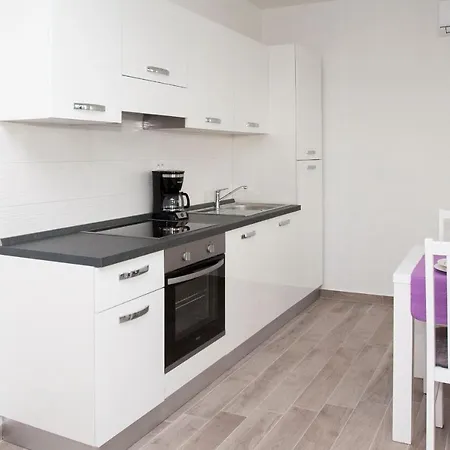 Apartments Four Stars 公寓 *