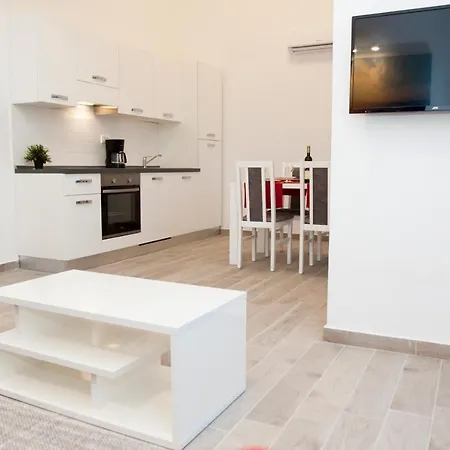Apartments Four Stars * 斯维蒂佩塔