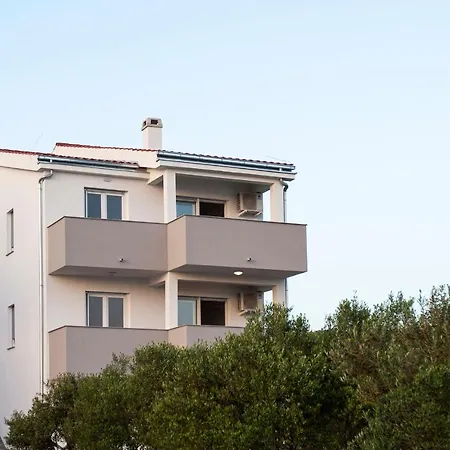 Apartments Four Stars * 斯维蒂佩塔